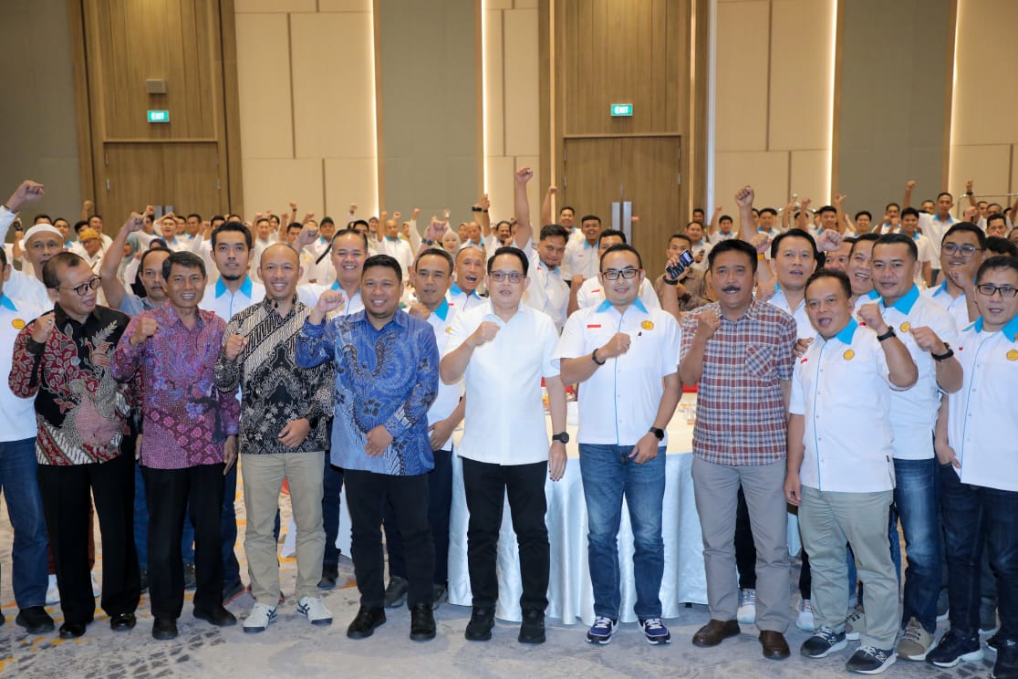 Pj Gubernur Jawa Timur Adgy Karyono menghadiri Halal Bihalal dan Musyawarah Daerah (Musda) Ikatan Alumni Sekolah Kehutanan Menengah Atas (IKA SKMA) di Harris Hotel Surabaya, Minggu (28/04). 