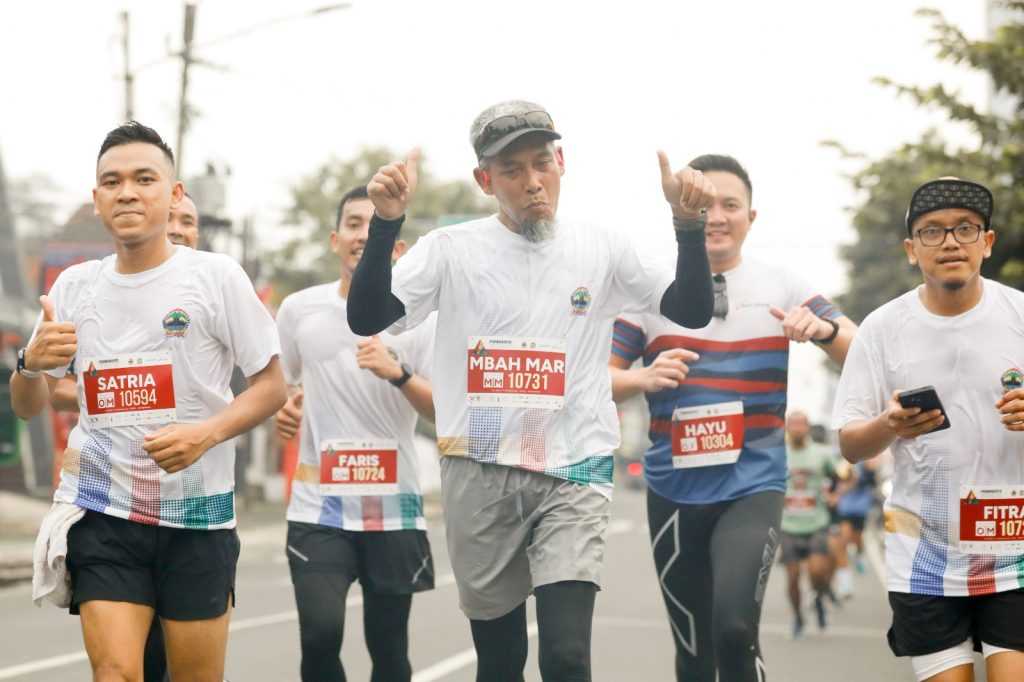 Sebanyak 3.300 pelari dari berbagai daerah di Indonesia, mengikuti event Purwokerto Half Marathon 2024 Minggu (12/5/2024). 