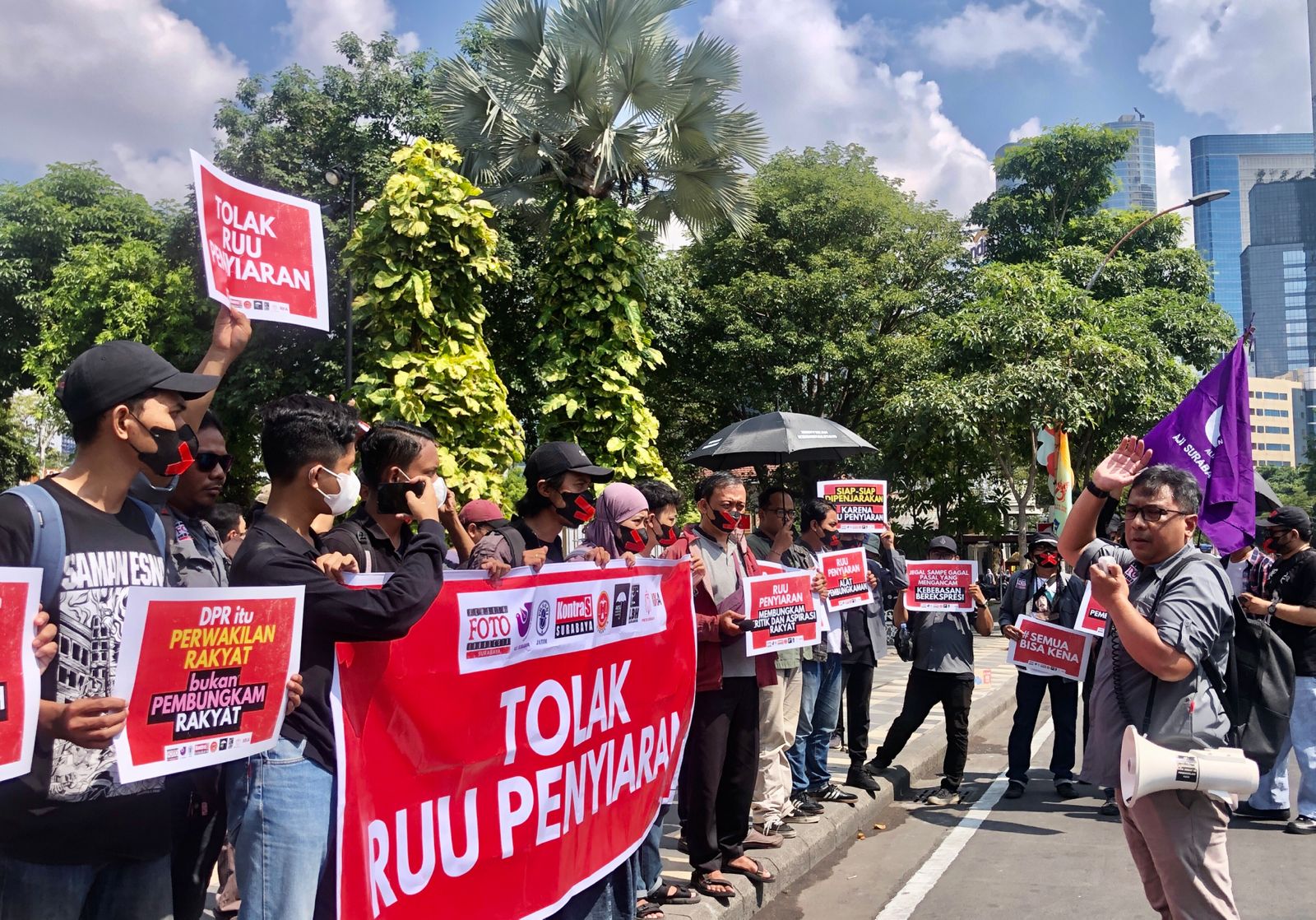Koalisi Masyarakat dan Pers di Surabaya Tolak RUU Penyiaran