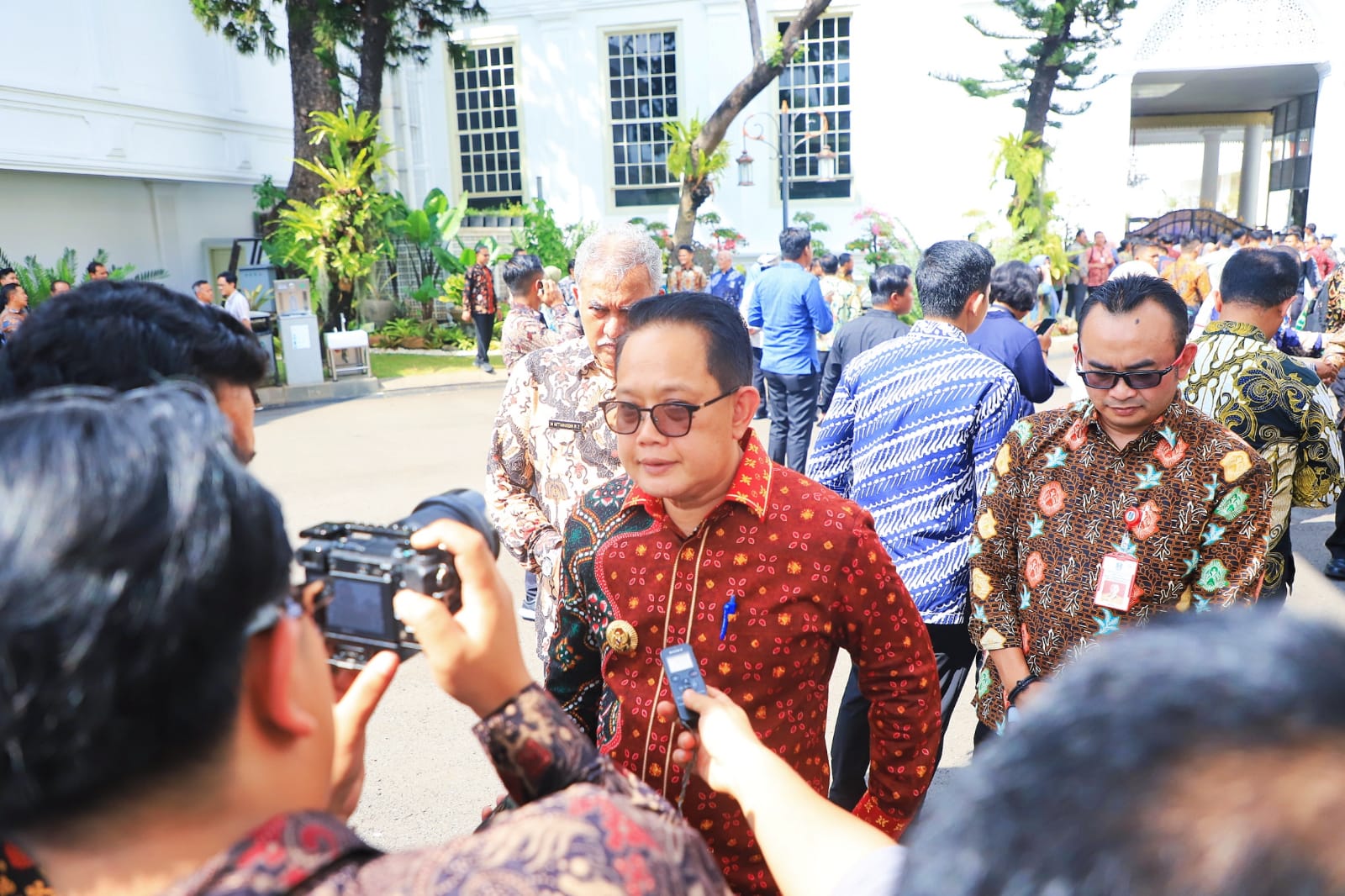 Penjabat (Pj.) Gubernur Jawa Timur, Adhy Karyono, turut hadir dalam Rapat Kerja Nasional (Rakornas) Pengendalian Inflasi dan Tim engendalian Inflasi Daerah (TPID) Award