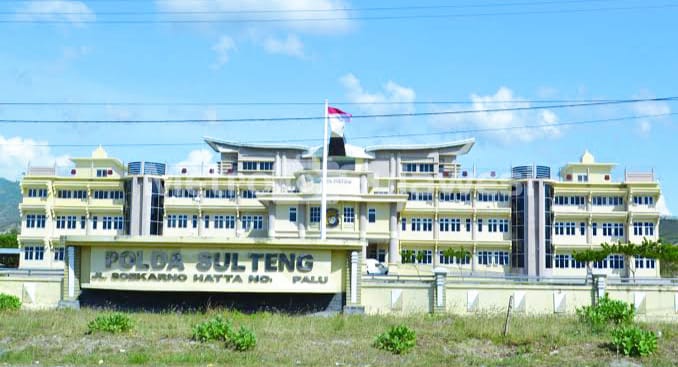 Polda Sulteng menahan tersangka FMI alias F. Penahanan dilakukan penyidik usai FMI menjalani pemeriksaan di Kantor Polda Sulteng,
