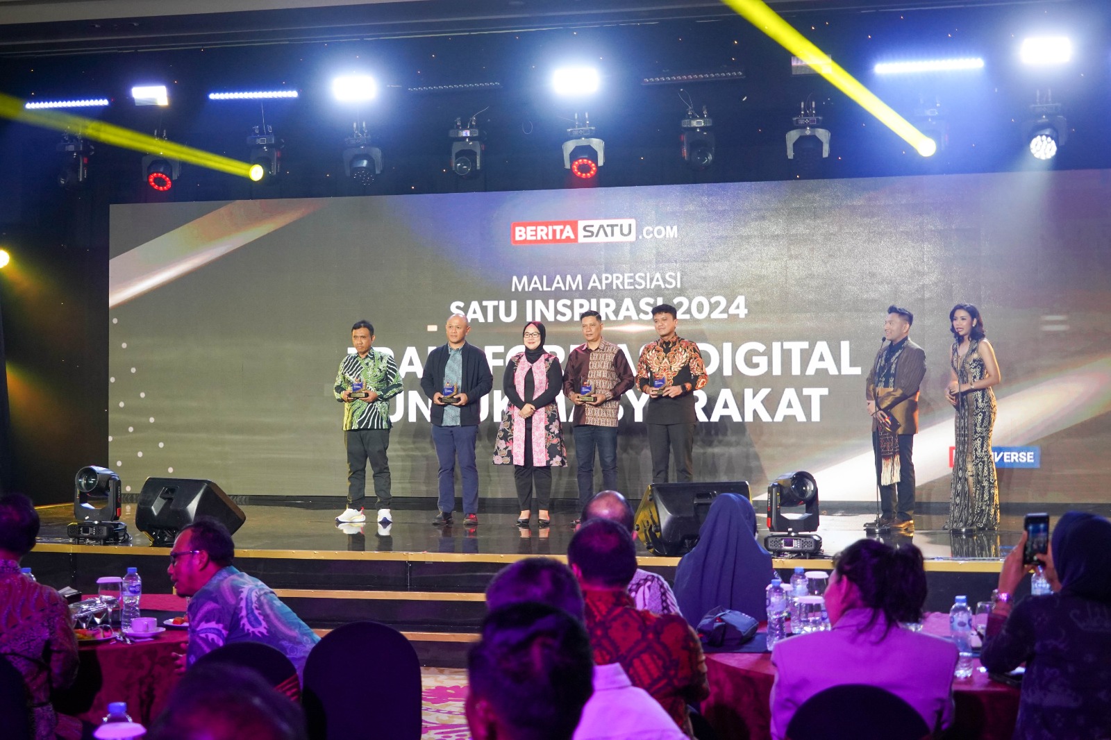 bankjatim berhasil meraih penghargaan dari media nasional Beritasatu.com kategori transformasi digital untuk masyarakat