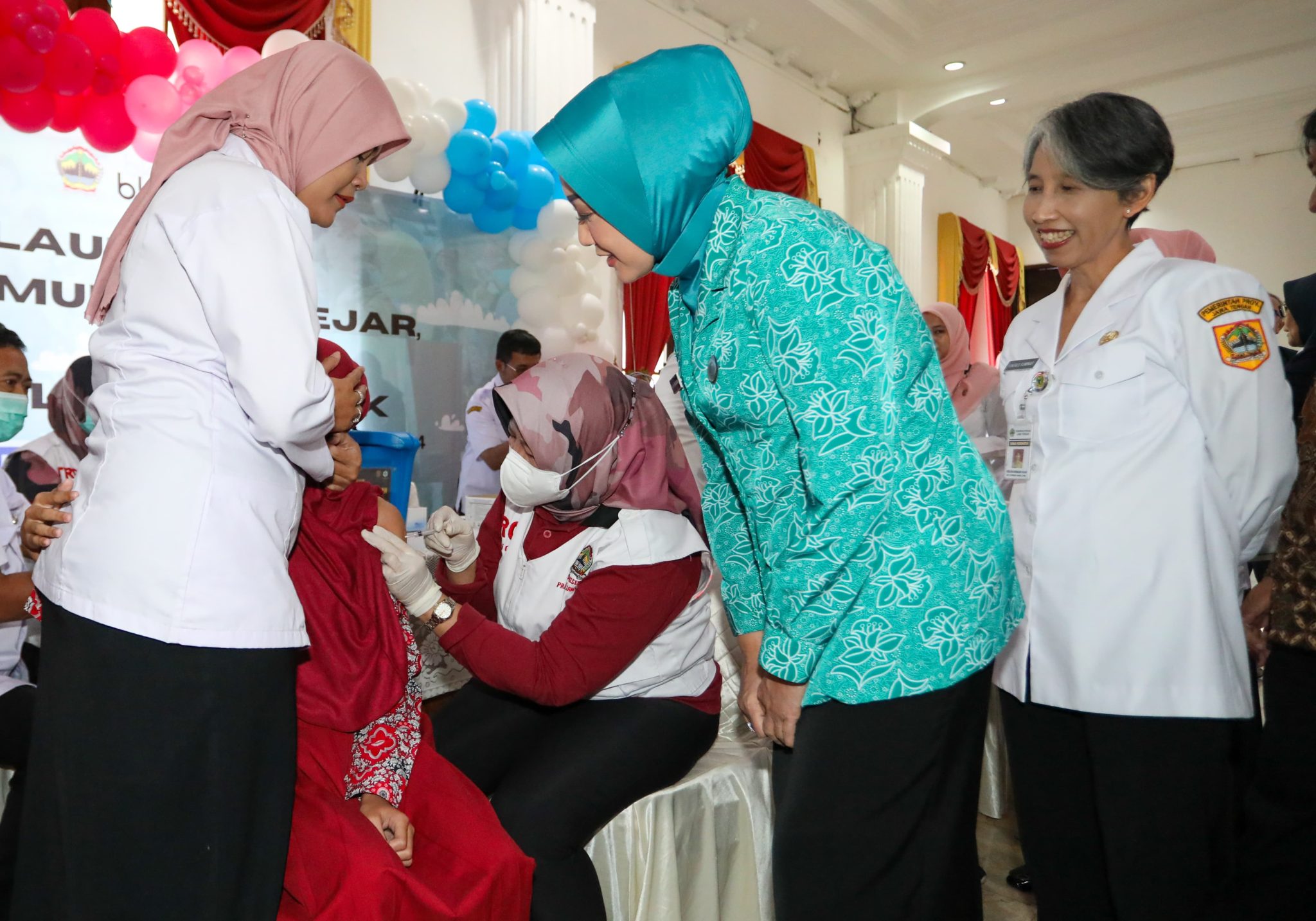 Pemerintah Provinsi Jawa Tengah mencanangkan kegiatan Bulan Imunisasi Anak Sekolah (BIAS), Imunisasi Kejar, dan Population Clock bersama BKKBN. Kegiatan ini dilaksanakan di Gedung Wisma Perdamaian, Semarang, Rabu (7/8/2024).