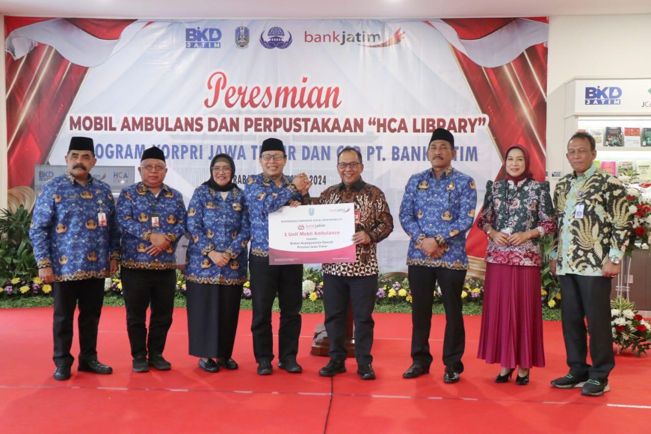 bankjatim) secara resmi telah menyerahkan bantuan Corporate Social Responsibility (CSR) kepada Badan Kepegawaian Daerah (BKD) Provinsi Jawa Timur