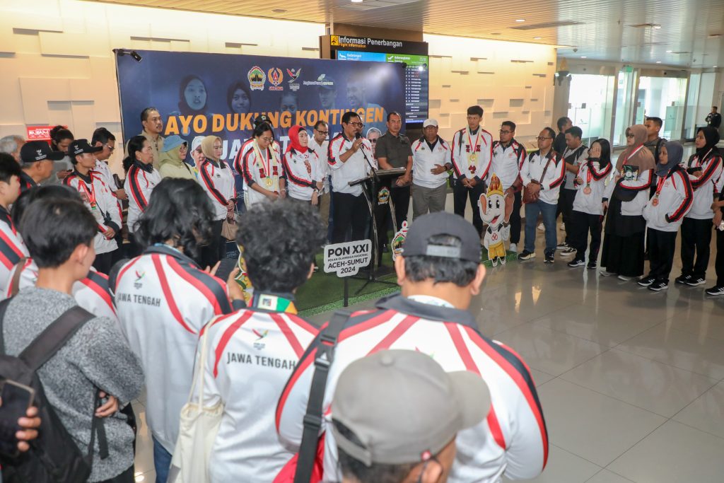 Kontingen Jawa Tengah yang berjaya dalam Pekan Olahraga Nasional (PON) XXI Aceh-Sumut 2024 disambut dengan suka cita di Bandara Ahmad Yani, Semarang, pada Sabtu (21/9/2024) sore. 