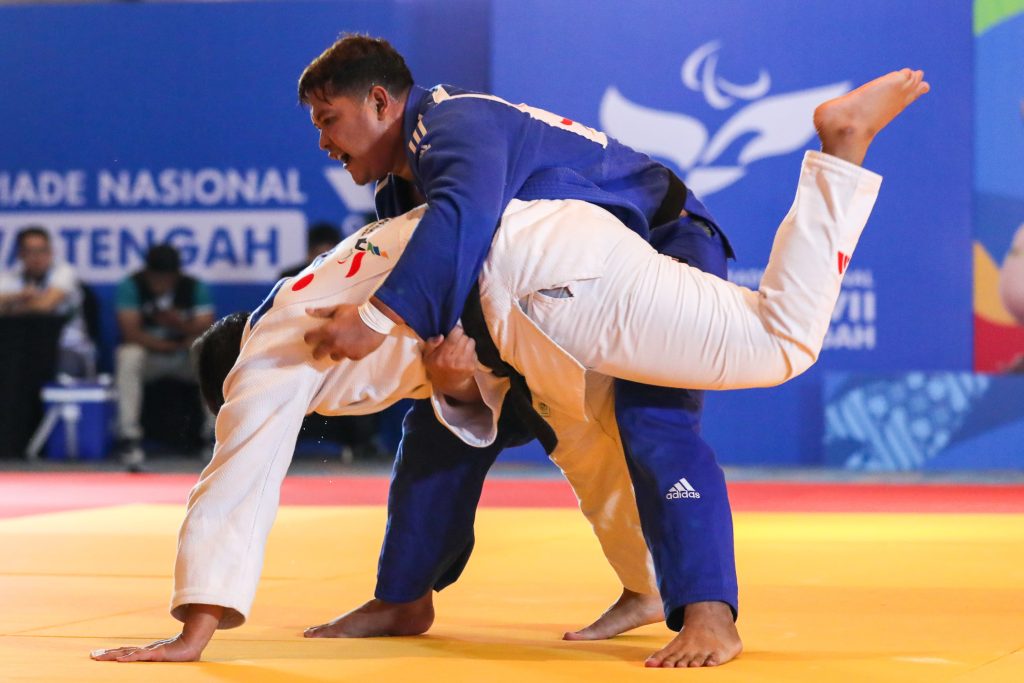 Atlet judo tunanetra Jawa Tengah Fajar Pambudi merebut medali emas di nomor J1+90, pada Pekan Paralimpiade Nasional (Peparnas) XVII.