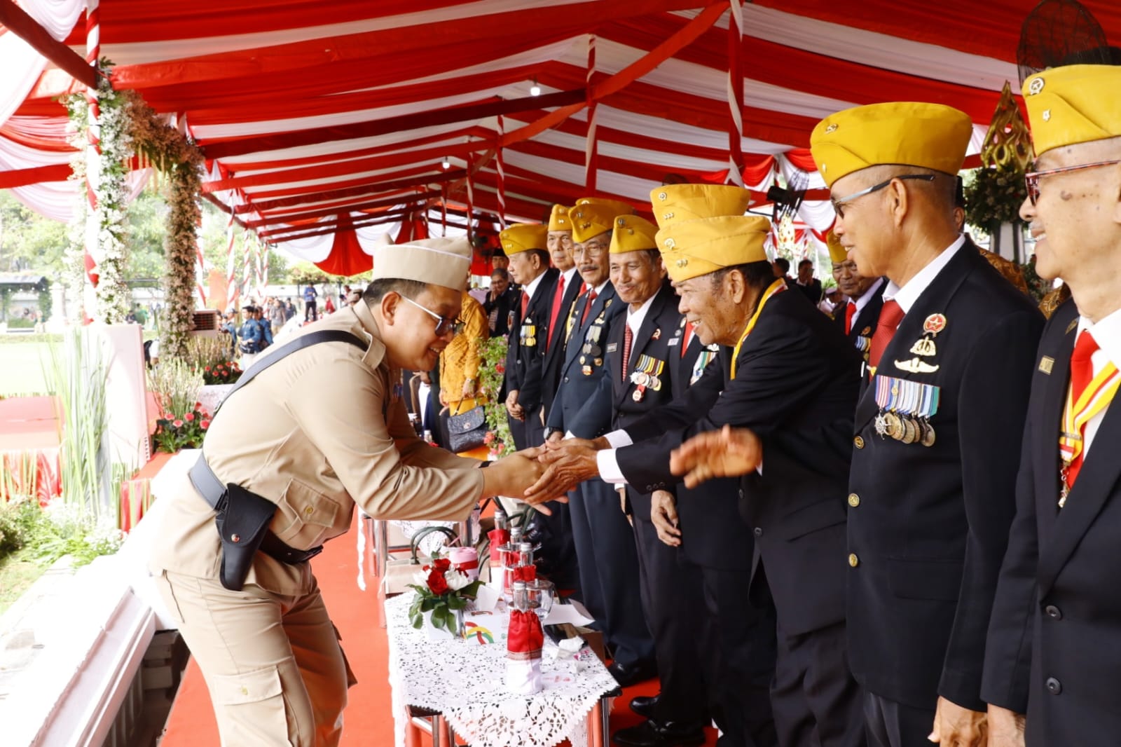 Pj. Gubernur Jawa Timur Ajak Masyarakat Teladani Nilai Kepahlawanan pada Peringatan Hari Pahlawan 2024
