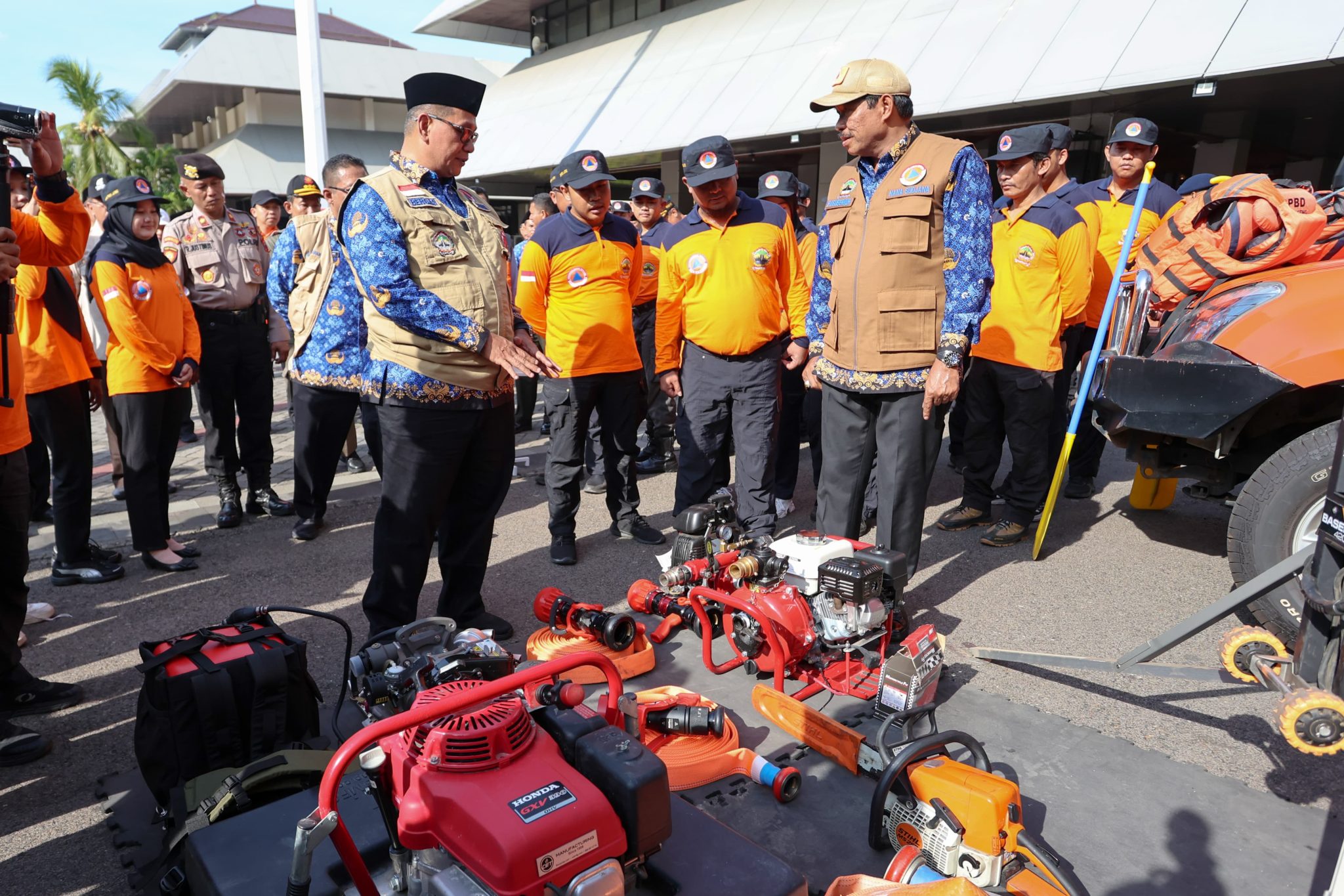 Sejumlah langkah dilakukan Pemprov Jawa Tengah dalam mengantisipasi terjadinya bencana alam. Kesiapsiagaan ditingkatkan dengan menggelar apel siaga bencana, di Halaman Kantor Gubernur Jateng, Senin (18/11/2024).