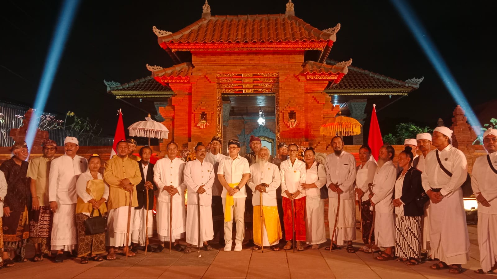 Gedung Sekretariat Bersama (Sekber) Parisada Hindu Dharma Indonesia (PHDI) dan Lembaga Keagamaan Hindu Provinsi Jawa Timur diresmikan oleh Penjabat (Pj.) Gubernur Jawa Timur, Adhy Karyono, Jumat (22/11) malam di Pura Segara, Jalan Memet Sastrowiryo, Surab