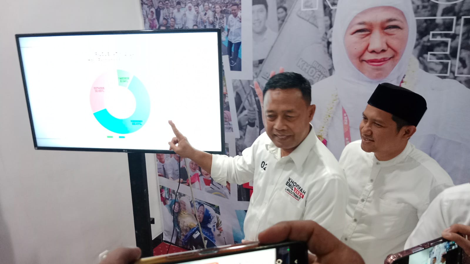 Ketua TPP Khofifah-Emil, Boedi Prijo saat memberikan keterangan pers. 