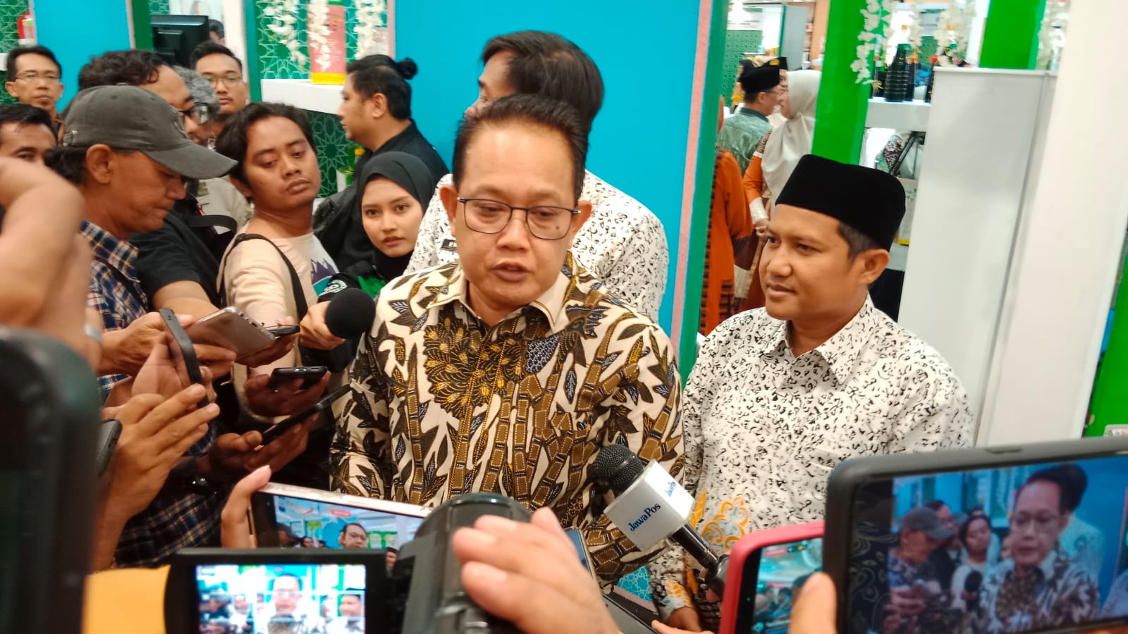 Gelaran One Pesantren One Product (OPOP) Expo 2024 resmi dibuka oleh Penjabat (Pj.) Gubernur Jawa Timur, Adhy Karyono, di Royal Plaza Surabaya, Jumat (29/11).