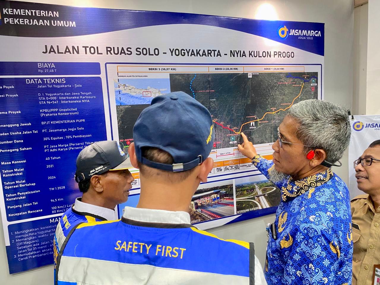 ekretaris Daerah (Sekda) Provinsi Jawa Tengah, Sumarno saat membuka rangkaian peringatan Hari Bakti Pekerjaan Umum ke-79 Tingkat Provinsi Jawa Tengah di Politeknik PU Semarang, Senin (2/12/2024).