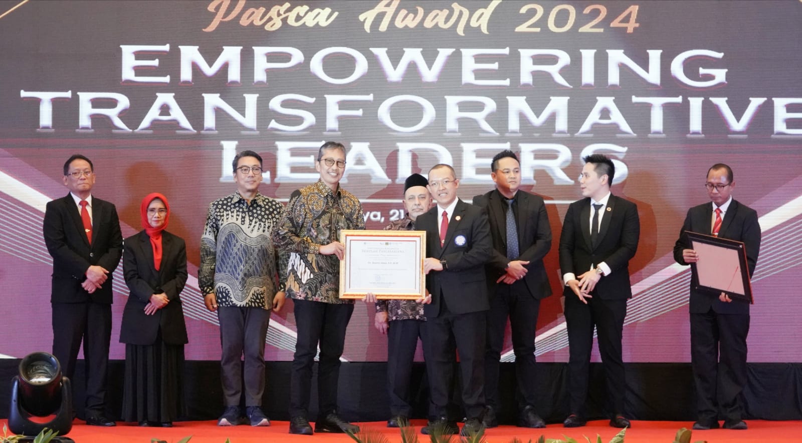 Direktur Utama PT Bank Pembangunan Daerah Jawa Timur Tbk (bankjatim) Busrul Iman menyabet penghargaan dari Sekolah Pascasarjana Universitas Airlangga