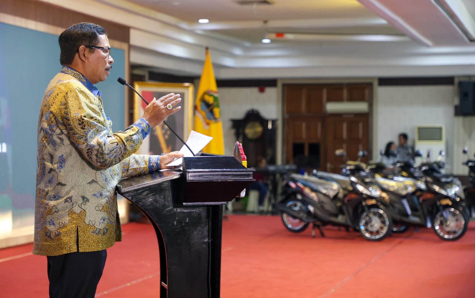 Penjabat (Pj) Gubernur Jawa Tengah, Nana Sudjana hadir pada acara  Samsat Award 2025, yang digelar Jumat (24/1/2025). 