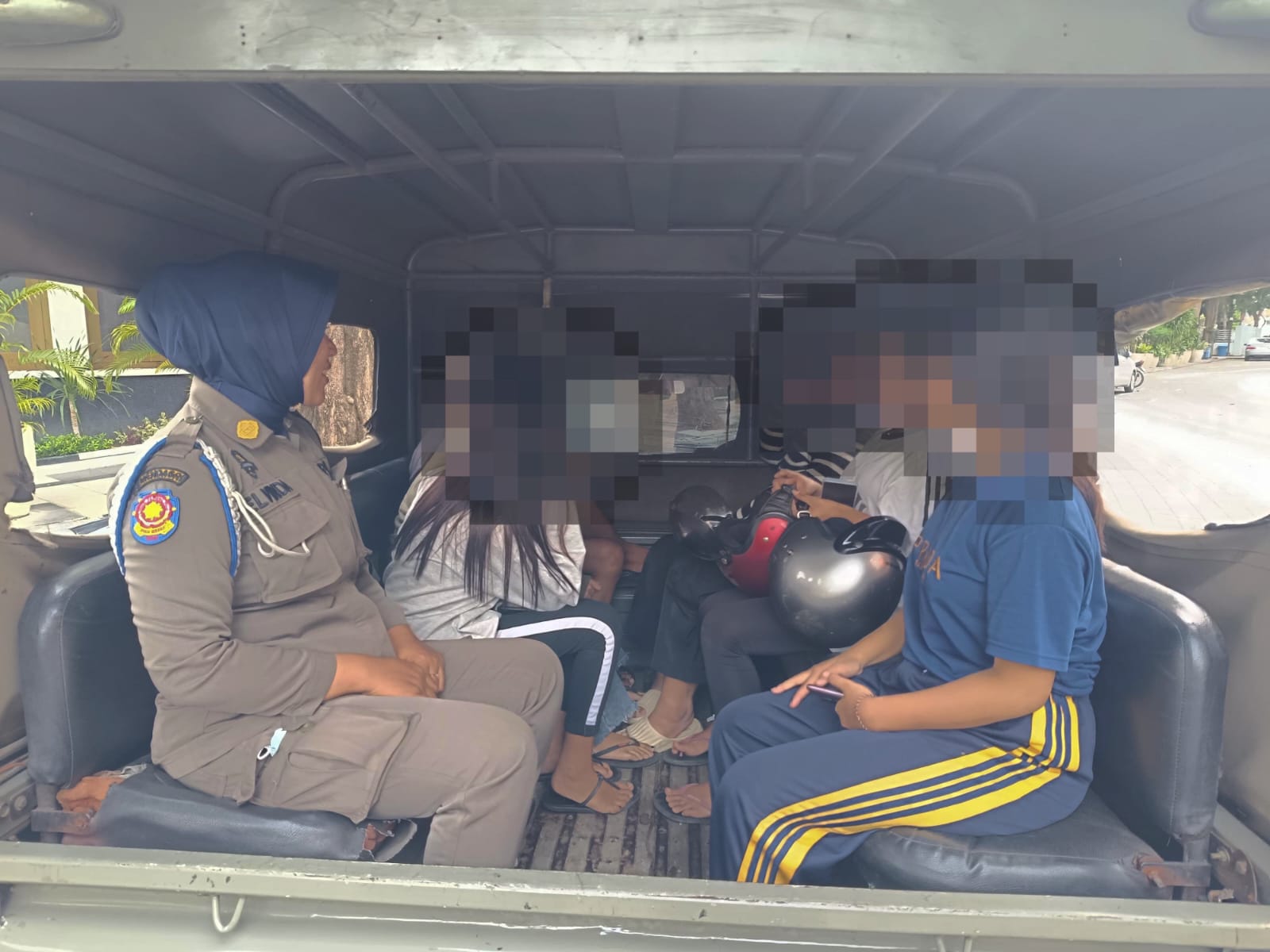 Gegara Saling Ejek di TikTok, Enam Remaja Putri Diamankan Satpol PP Surabaya