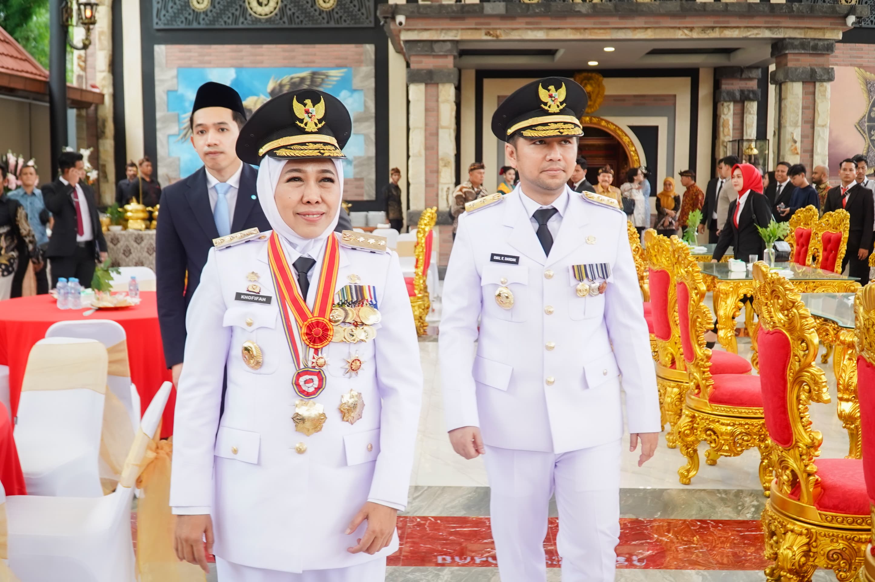 Gubernur Jawa Timur Khofifah Indar Parawansa menegaskan bahwa ia bersama Wakil Gubernur Emil Elestianto Dardak akan segera melaksanakan serah terima jabatan (sertijab) dan menyampaikan visi-misi di hadapan DPRD Jatim. 