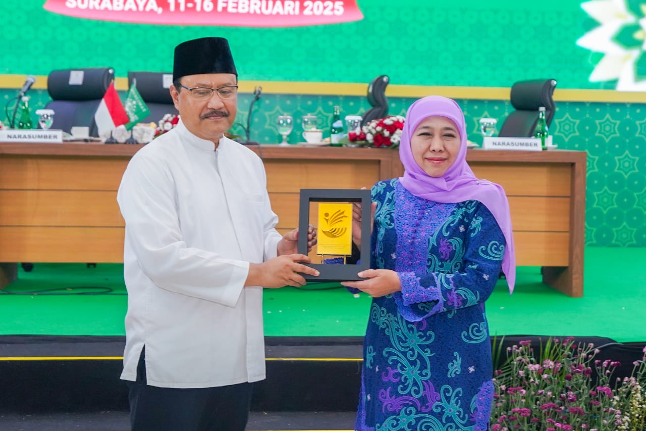 Gubernur Jawa Timur Khofifah Indar Parawansa bersama Menteri Sosial RI Saifullah Yusuf