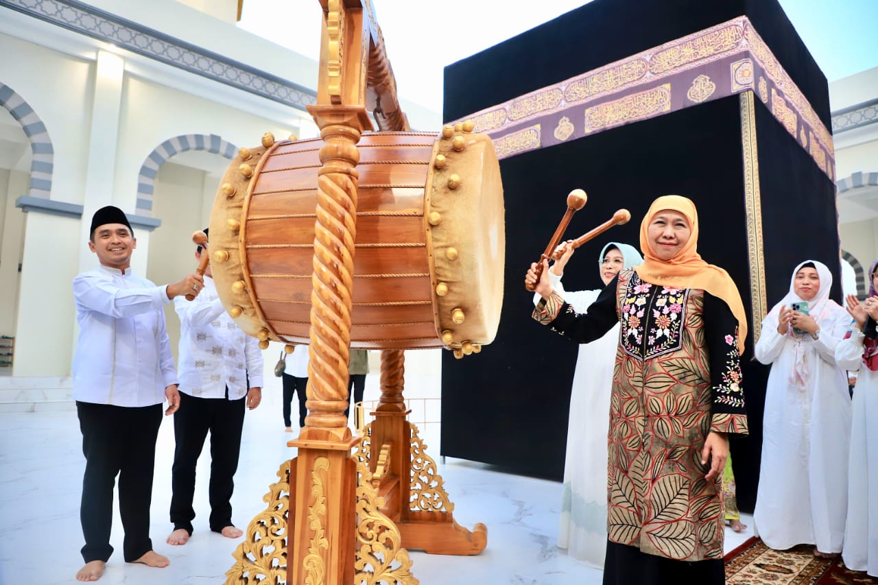 Gubernur Jawa Timur Khofifah Indar Parawansa meresmikan Masjid KHAS Krampyangan di Kawasan Taman Makkah, Kota Pasuruan, Senin (3/3). 