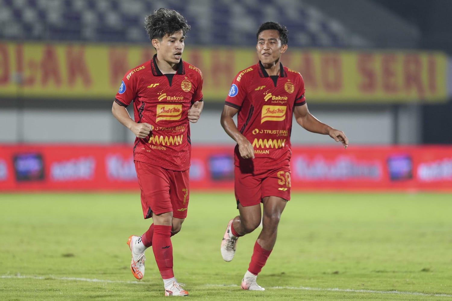 Setelah lima pertandingan tanpa kemenangan, Persija Jakarta akhirnya kembali ke jalur kemenangan dengan menaklukkan PSIS Semarang 2-0