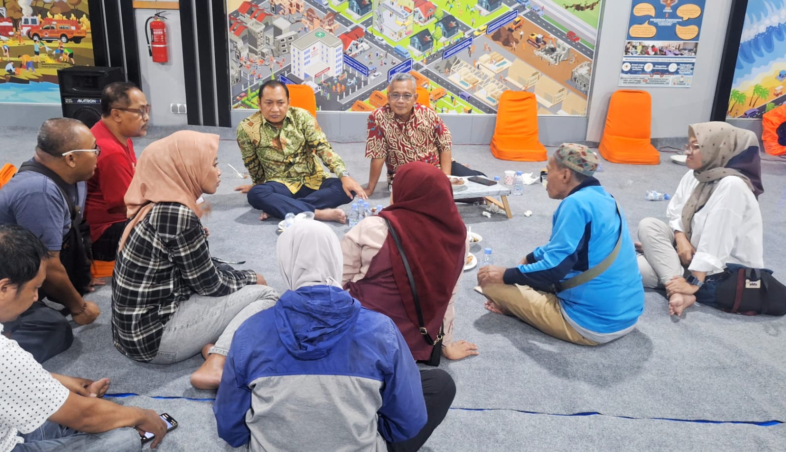 Kepala Pelaksana (Kalaksa) BPBD Jatim, Gatot Soebroto, dalam acara buka puasa bersama media di Taman Edukasi Bencana, Jumat (21/3/2025).