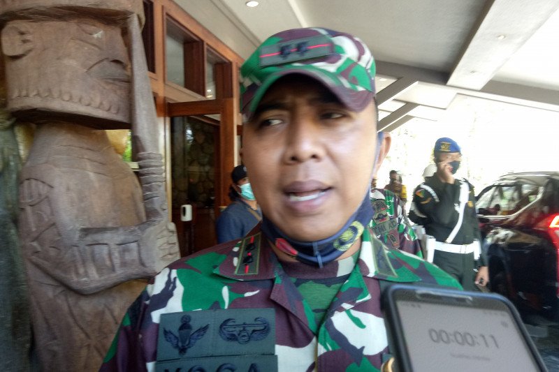 Dandim 1710 Mimika Letkol Inf. Yoga Cahya Prasetya. ANTARA/Evarianus Supar

