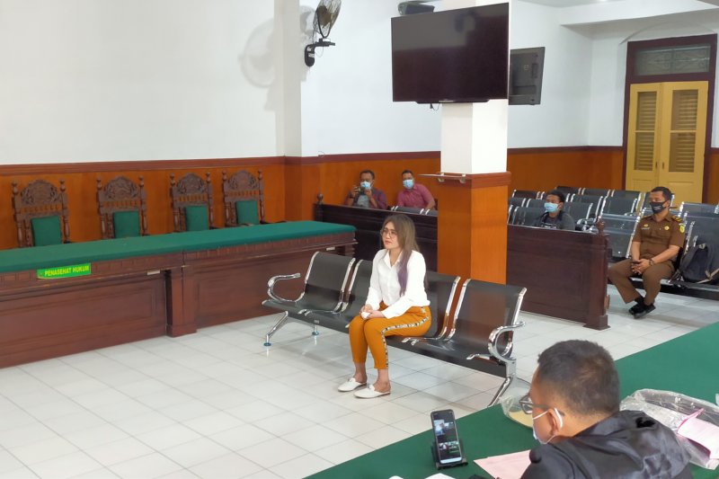 Via Vallen Hadiri Sidang sebagai Saksi Perusakan Mobilnya