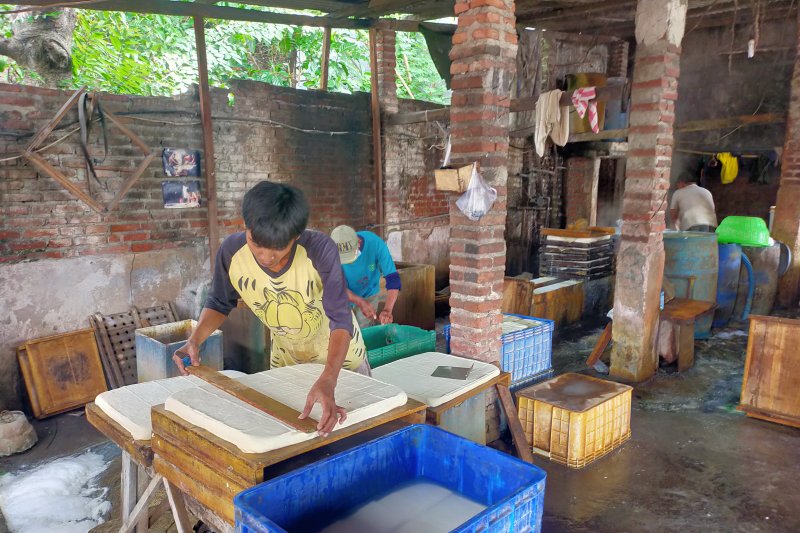 Produksi tahu di Sidoarjo (Antara/Indra)