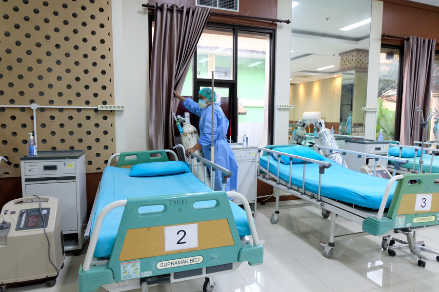 Kasus Covid-19 atau varian Omicron di Kota Surabaya menurun cukup signifikan dalam dua minggu terakhir. Penurunan kasus ini, juga membuat kapasitas tempat tidur (TT) di RS rujukan Covid-19 Kota Pahlawan longgar. 