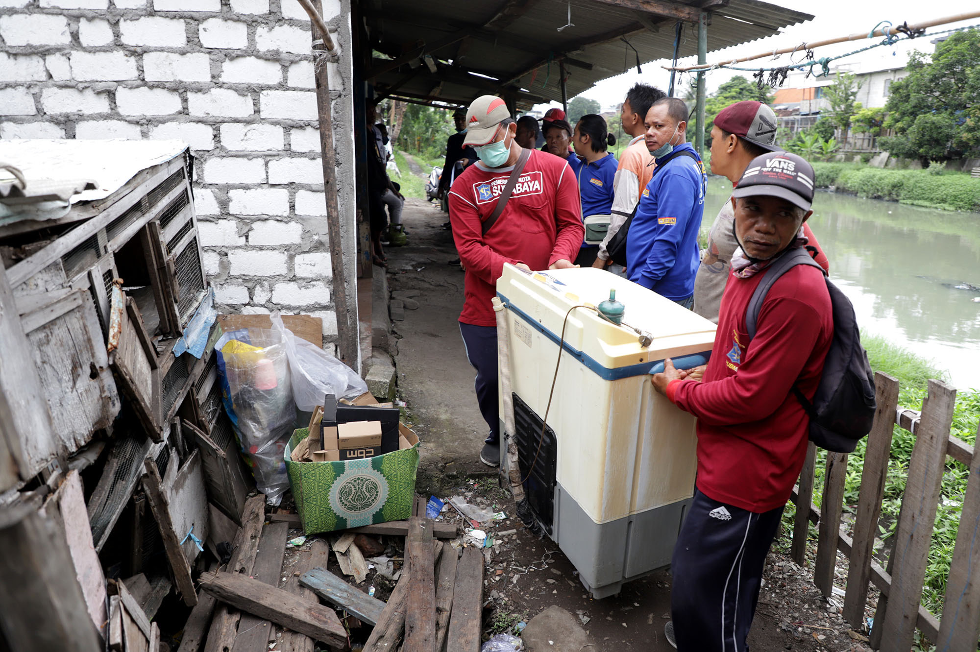 Pemkot Surabaya melalui Dinas Sosial (Dinsos) telah memfasilitasi warga Kampung 1001 Malam, mulai tempat tinggal layak sampai lapangan pekerjaan