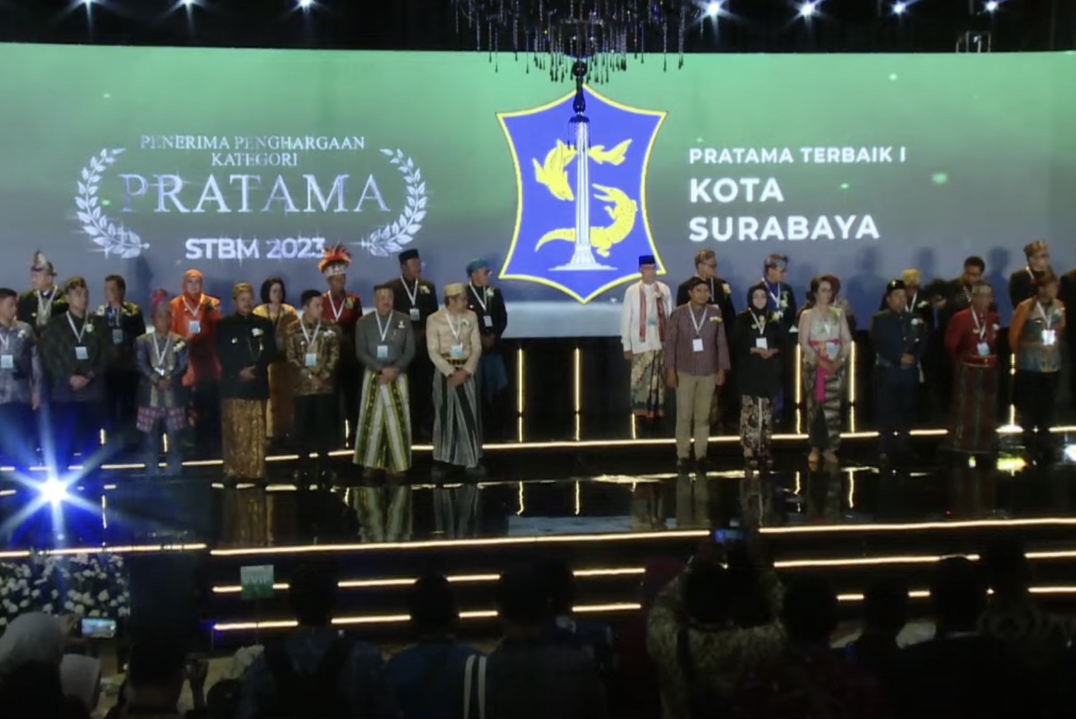 Pemkot Surabaya Terima Penghargaan Kabupaten/Kota Sehat Swasti Saba dan Sanitasi Total Berbasis Masyarakat (STBM) Award tahun 2023