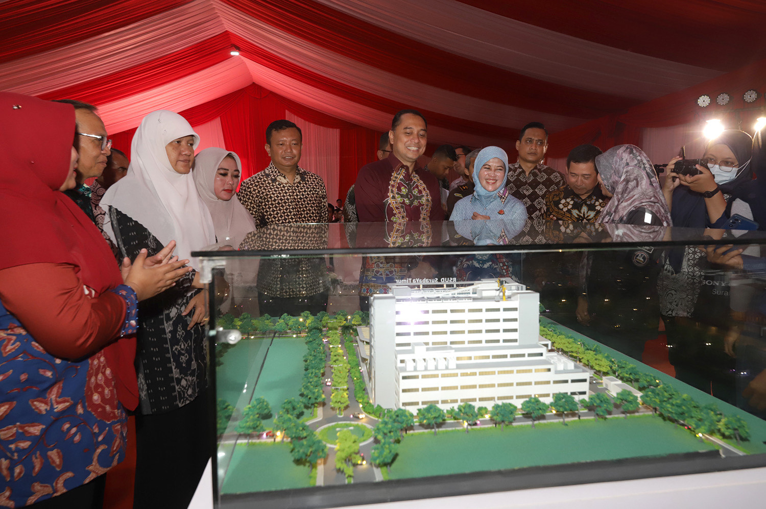 MERAHPUTIH I SURABAYA - Pemerintah Kota (Pemkot) Surabaya segera merampungkan proses pengerjaan Rumah Sakit Umum Daerah (RSUD) Surabaya Timur di kawasan Kecamatan Gunung Anyar