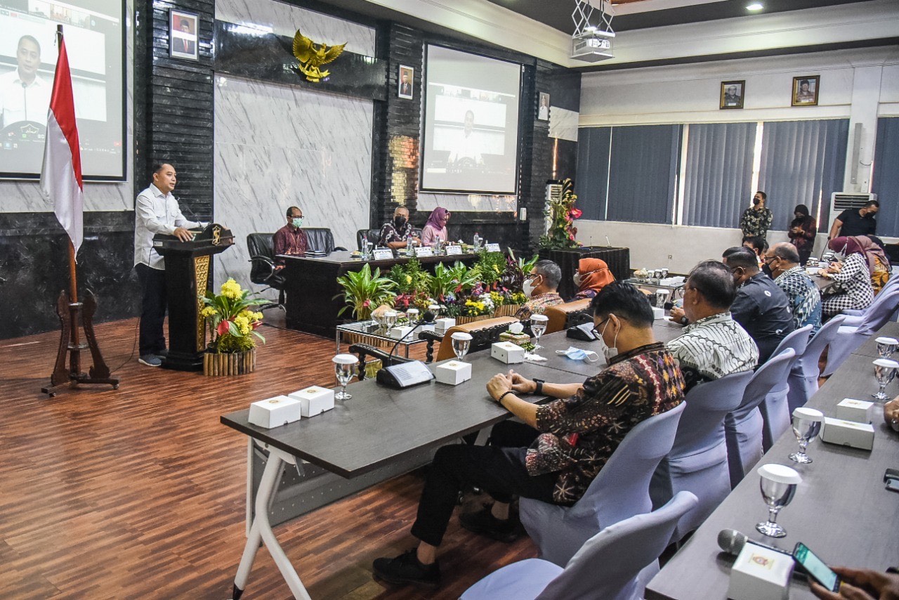 pemkot menggelar kegiatan Forum Satu Data Indonesia Tingkat Kota Surabaya secara daring dan luring, di Ruang Rapat Majapahit Bappeda Litbang, Kamis (21/7/2022).
