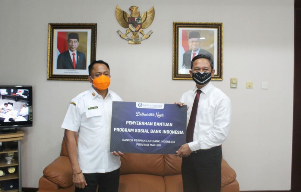 BI Maluku serahkan bantuan 120 paket APD (Foto: HMP/boy)