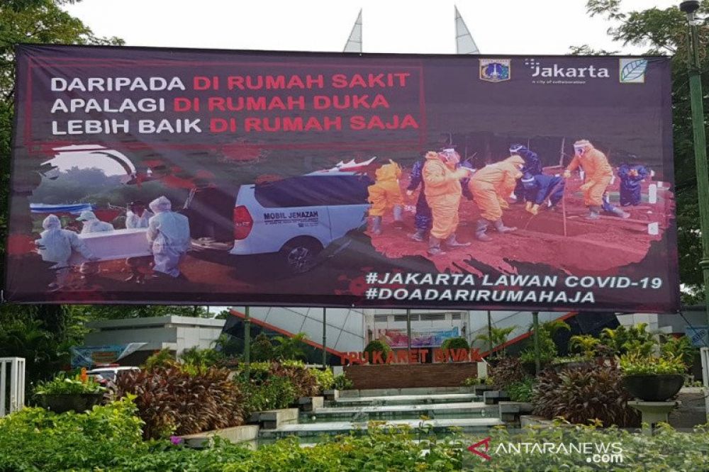 Pamflet imbauan bagi pengunjung TPU Karet Bivak yang di pasang di pintu masuk TPU Karet Bivak. (ANTARA/HO/TPU Karet Bivak)