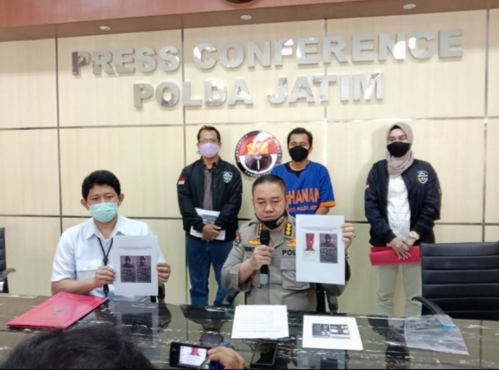 Konferensi pers pengungkapan kasus ujaran kebencian dan SARA oleh Subdit V/Siber Ditreskrimsus Polda Jatim, Kamis (11/6).