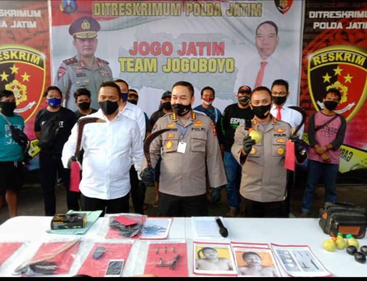 Kabid Humas Polda Jatim ketika memimpin konferensi pers hasil ungkap kasus Curas Subdit III Jatanras Ditreskrimum Polda Jatim dan Polres Pasuruan Kota, Senin (22/6/2020).