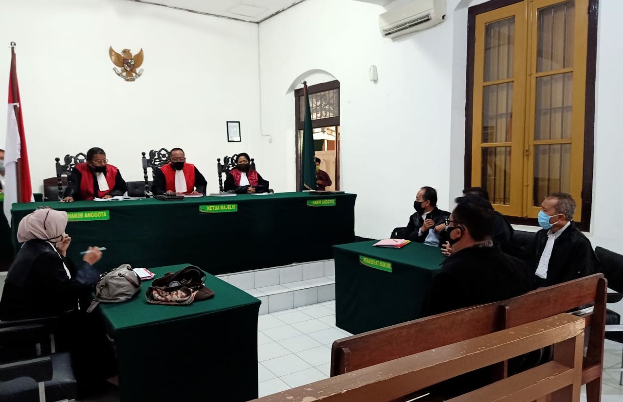 Sidang kasus penyerobotan tanah dengan terdakwa Dr. Budi Prasetyo yang digelar di PN Sidoarjo
