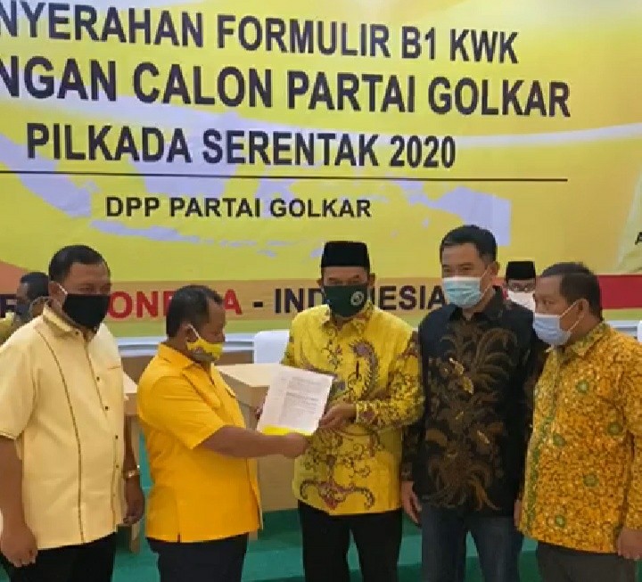 Penyerahan rekom oleh DPP Partai Golkar Kepada pasangan BHS-Taufiqulbar. (FOTO: HMP/ist) 