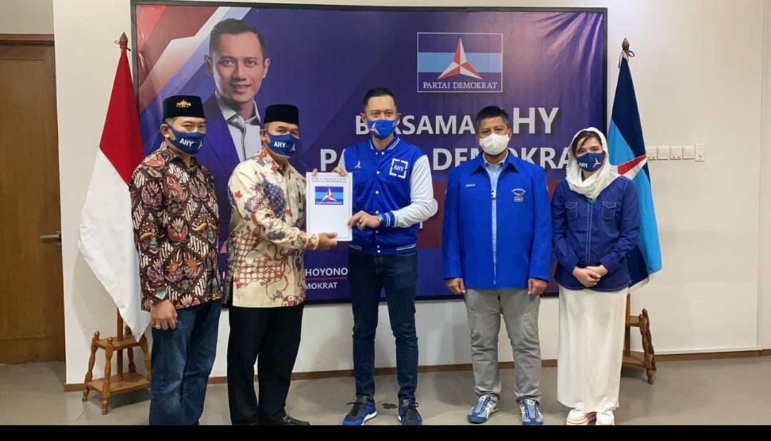 Ketua Umum Demokrat Agus Hari Murti Yudhoyono saat menyampaikan Rekomendasi kepada Pasangan Bacabup BHS - Taufiqulbar di Jakarta. (FOTO: HMP/lis)
