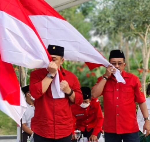 Calon Walikota Surabaya Eri Cahyadi dan Calon Wakil Walikota Surabaya Armuji.