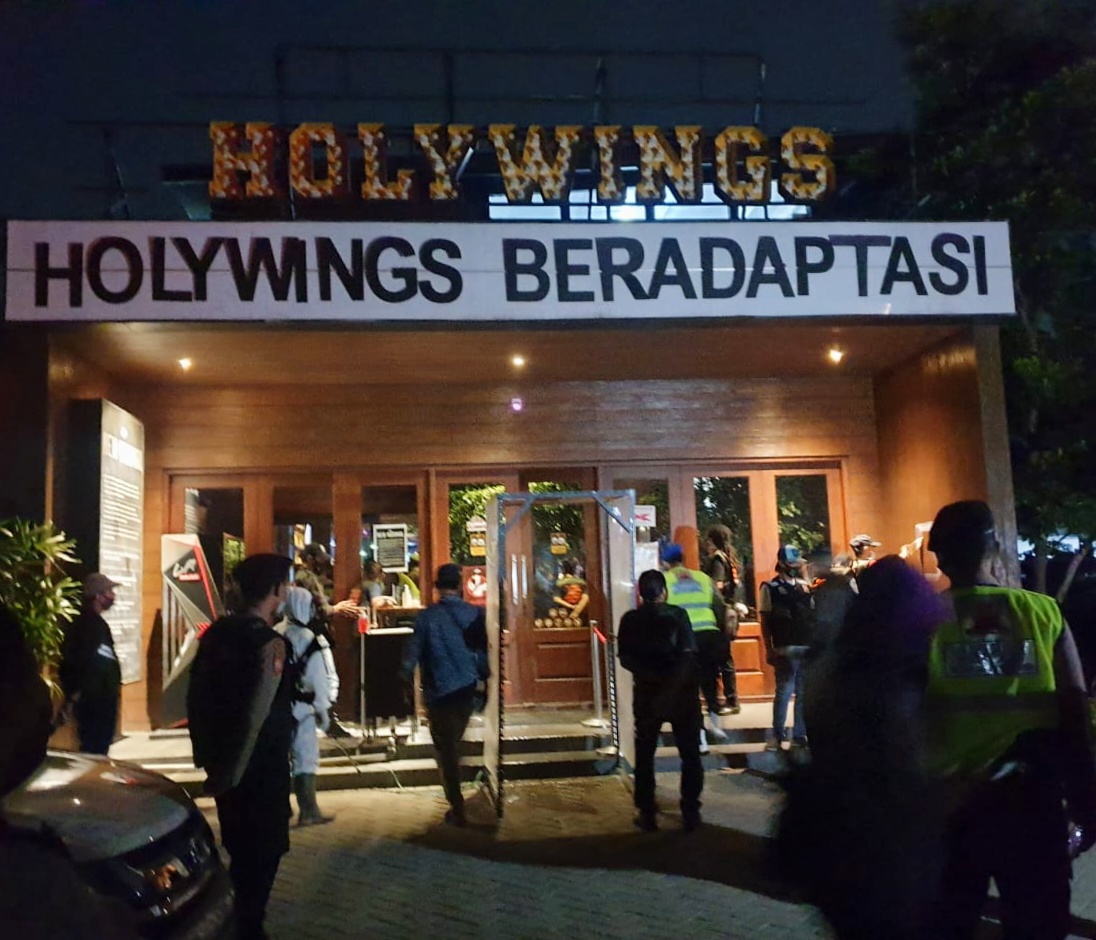 Cafe Holywings didatangi petugas gabungan Ops Aman Nusa II, Rabu (23/9/2020) malam