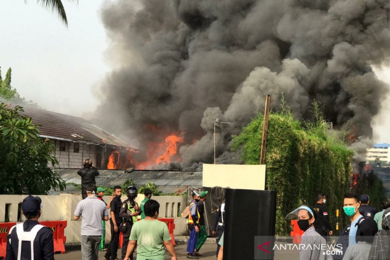Situasi kebakaran di Lapangan Parkir Mal Senayan City, Senin (26/10/2020). (ANTARA/HO-ist)

