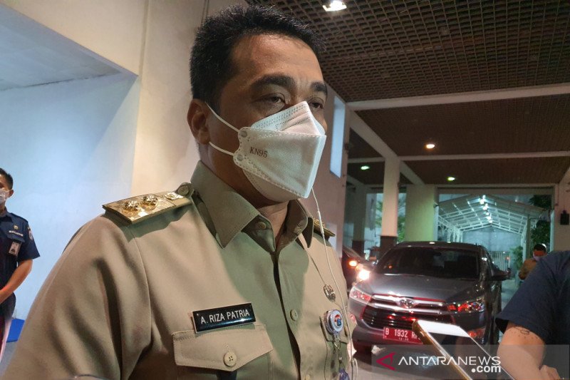 Wakil Gubernur DKI Jakarta Ahmad Riza Patria di Balai Kota Jakarta. (ANTARA/Livia Kristianti)

