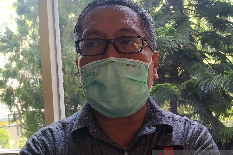 Juru Bicara Satuan Tugas Pencegahan dan Penanganan COVID-19 Papua Silwanus Sumule. (ANTARA/Evarukdijati)

