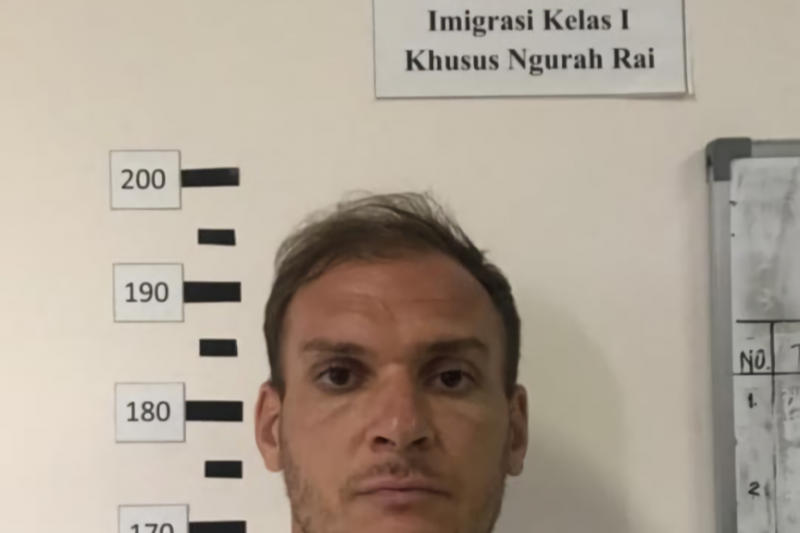 DPO Kantor Imigrasi Ngurah Rai Andrew Ayer. ANTARA/HO-Humas Imigrasi Ngurah Rai.

