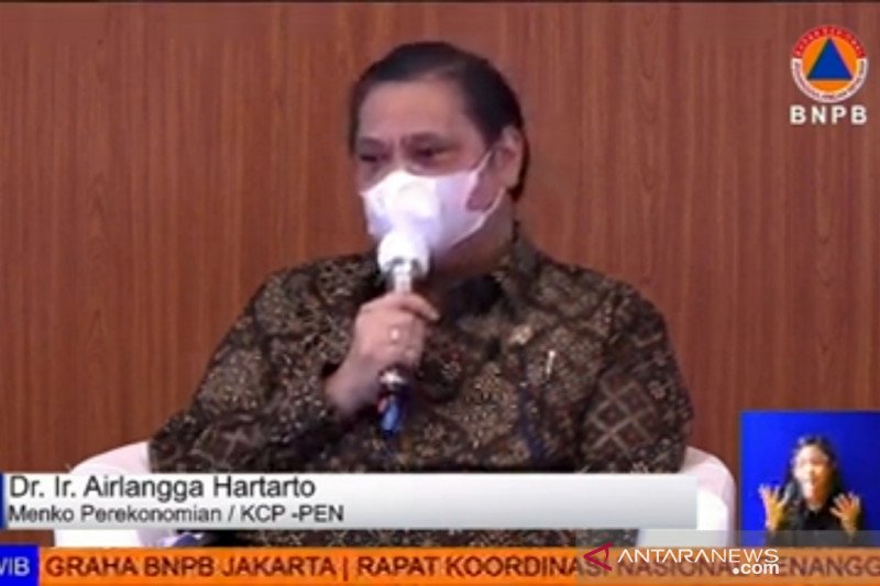 Tangkapan layar Menteri Koordinator Bidang Perekonomian, Airlangga Hartarto dalam Rapat Koordinasi Nasional Penanggulangan Bencana Tahun 2021 di Jakarta, Selasa (9/3/2021). (ANTARA/ Zubi Mahrofi)

