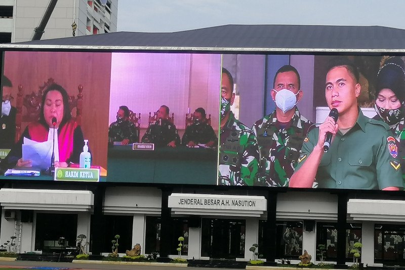 Serda Aprilia Santini Manganang saat mengikuti persidangan pengajuan perubahan nama ke Pengadilan Negeri (PN) Tondano secara virtual di Mabes TNI AD, Jakarta, Jumat (19-3-2021). ANTARA/Syaiful Hakim

