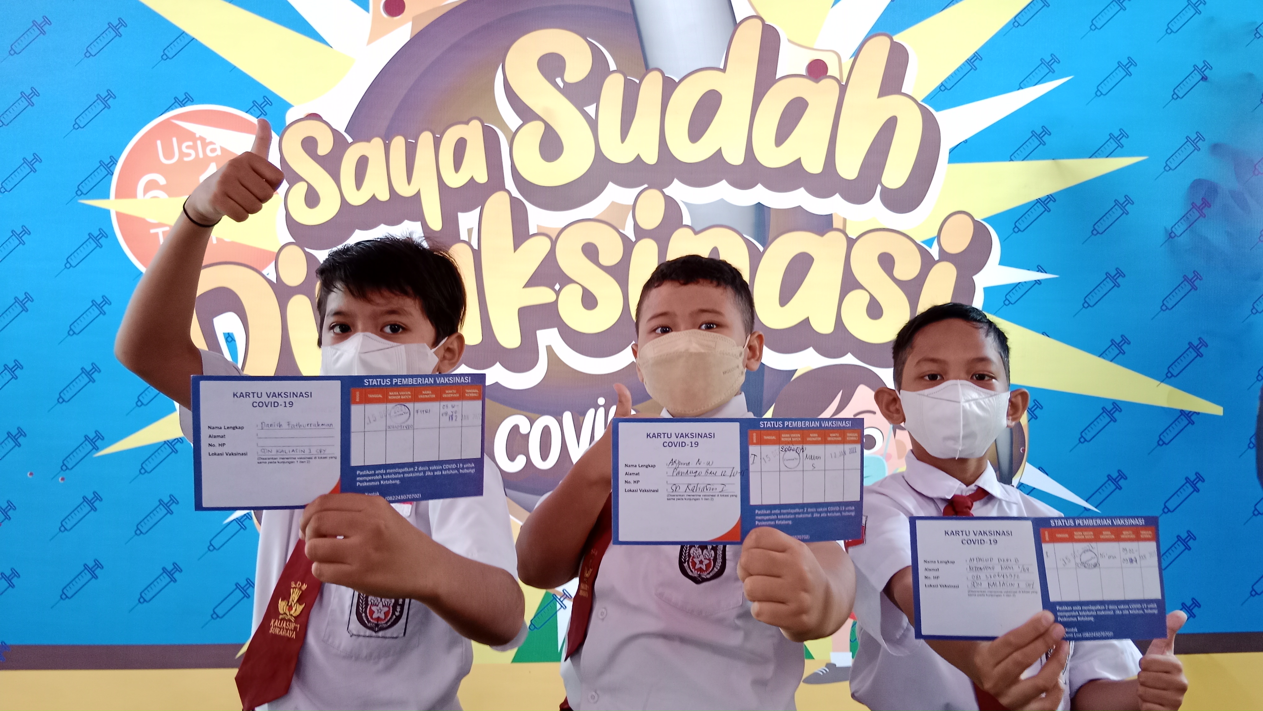 Anak usia siswa SDN KALIASIN 1 Surabaya setelah mendapatkan vaksin, Rabu (15/12). foto : prass