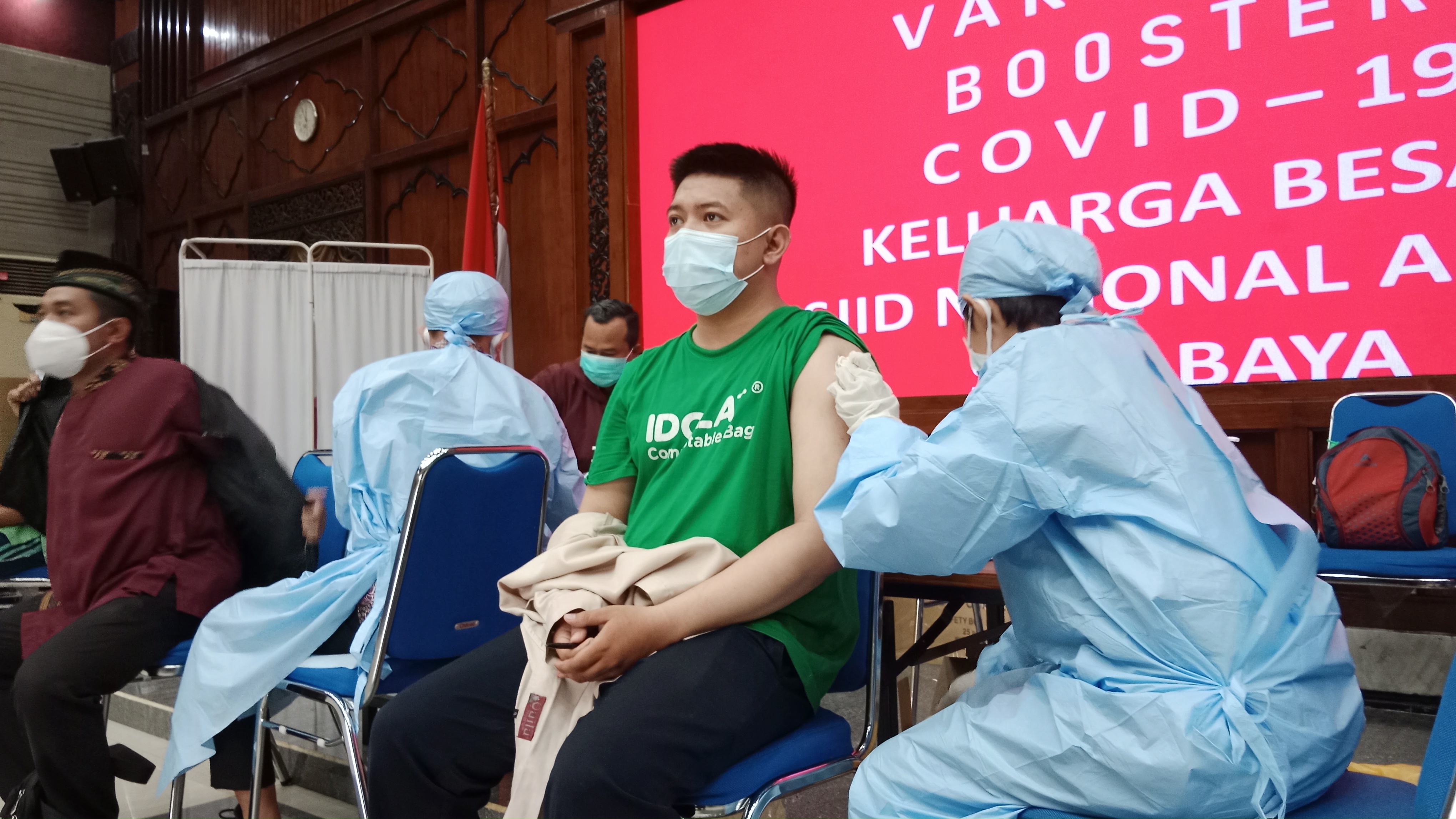 Vaksinasi menjadi salah satu komponen penting dalam strategi penanganan pandemi untuk menekan angka risiko sakit yang parah hingga kematian akibat COVID-19