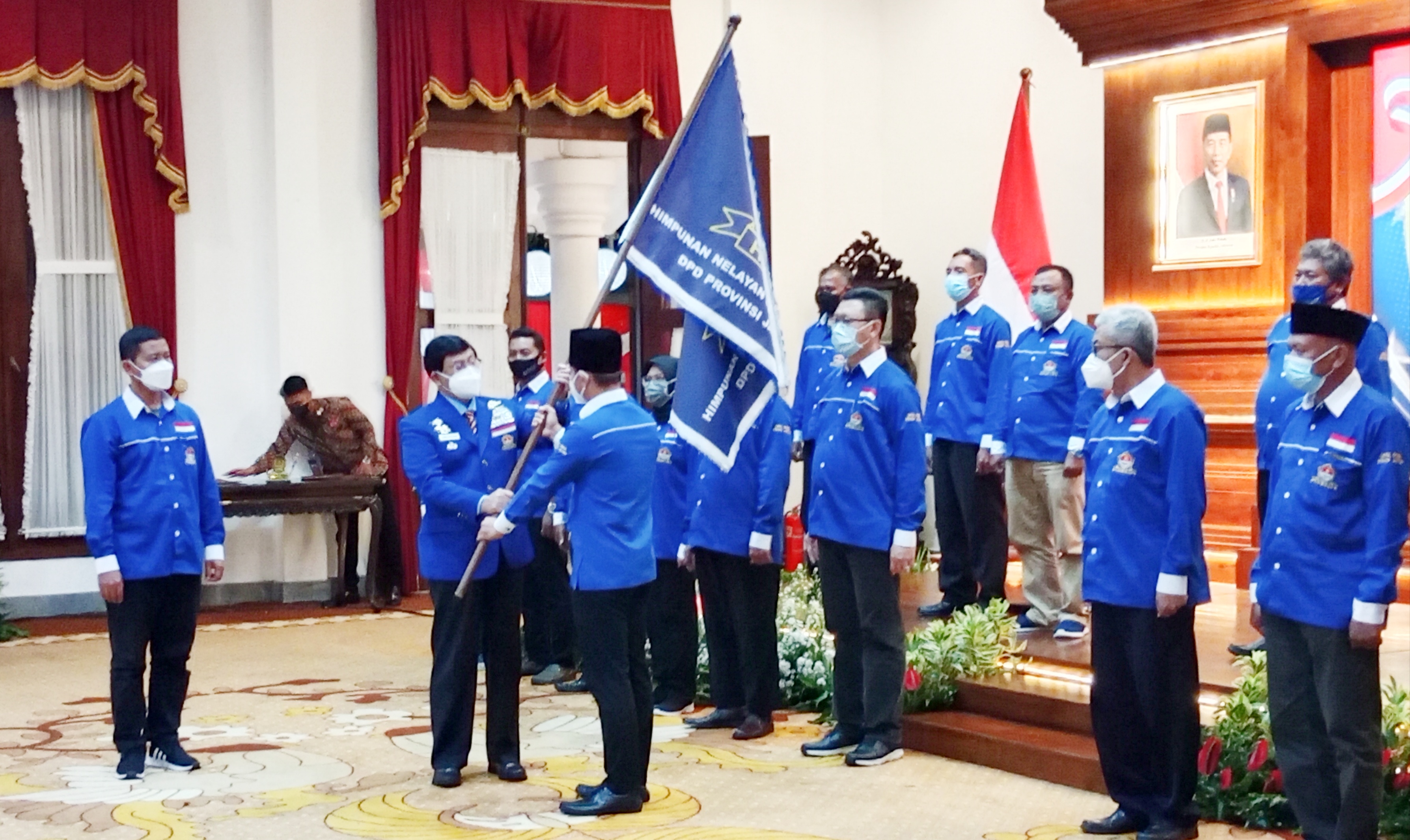 Pelantikan DPD Himpunan Nelayan Seluruh Indonesia (HNSI) Jawa Timur periode 2022-2027 di Gedung Negara Grahadi, Senin (21/2/2022) malam.